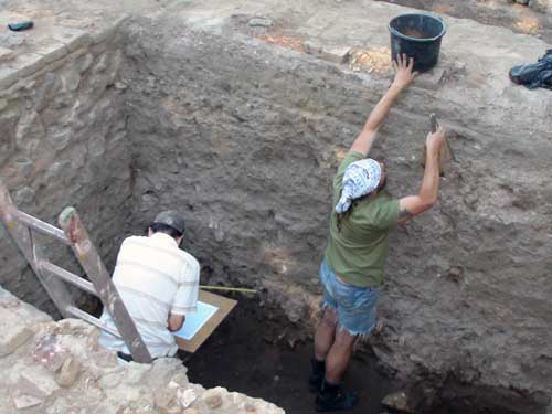 Foto: arheologie - Piata Cetatii Baia Mare - sapaturi (c) eMaramures.ro